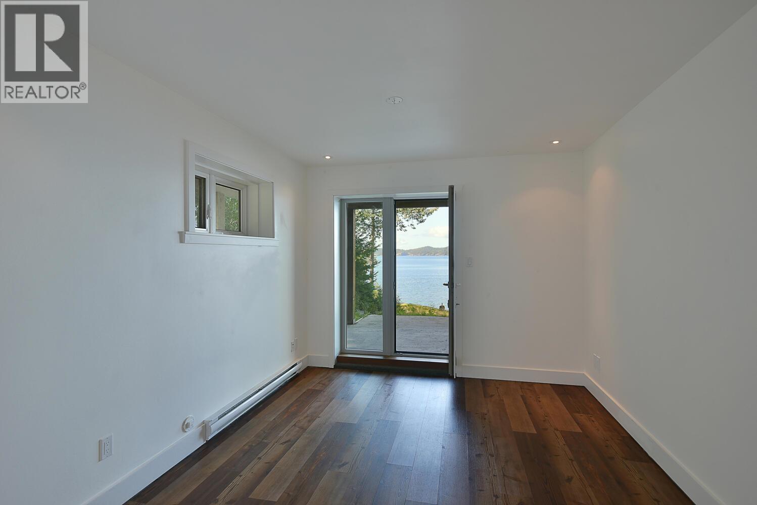 8429 REDROOFFS ROAD, Halfmoon Bay