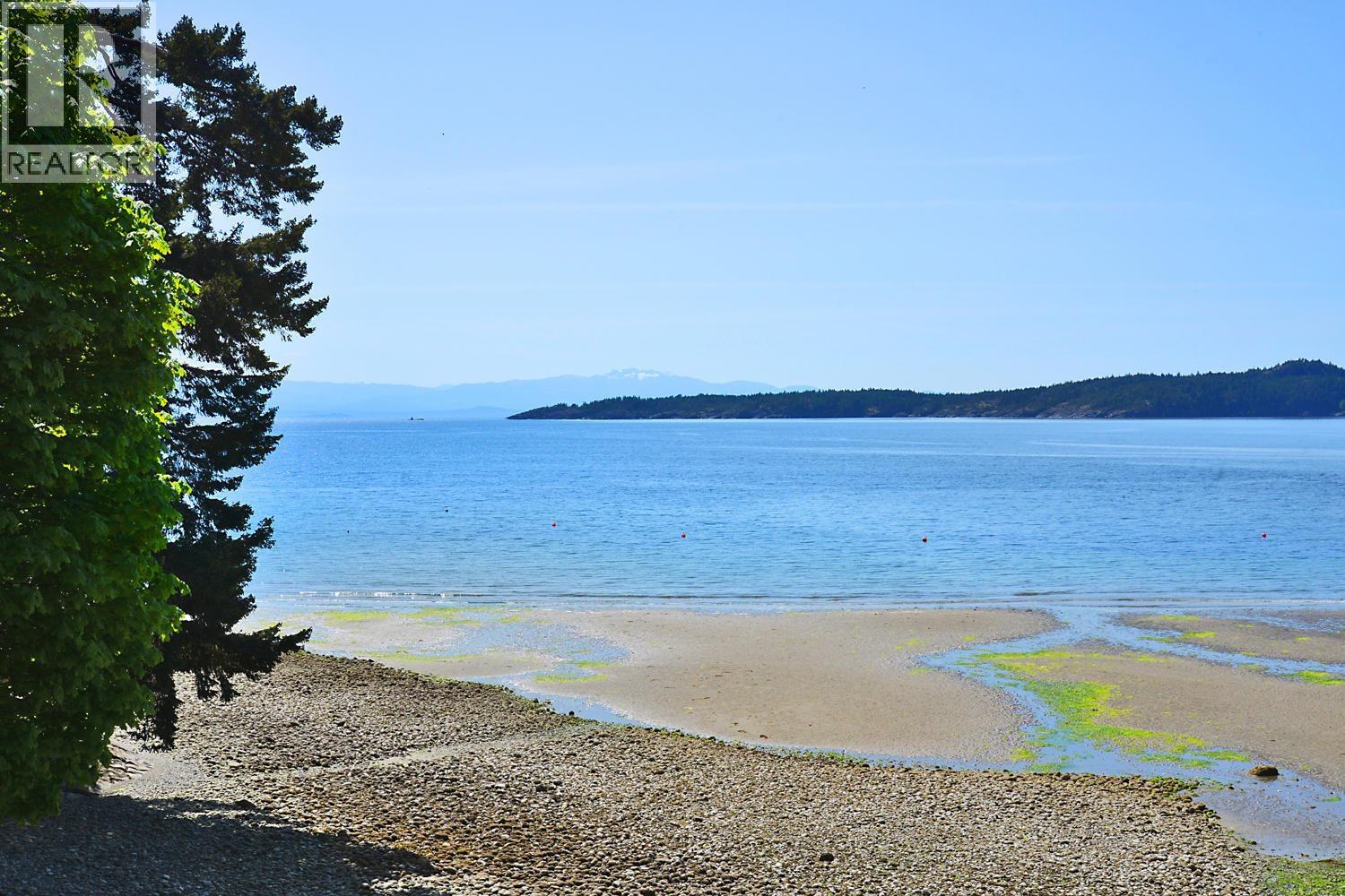 8429 REDROOFFS ROAD, Halfmoon Bay