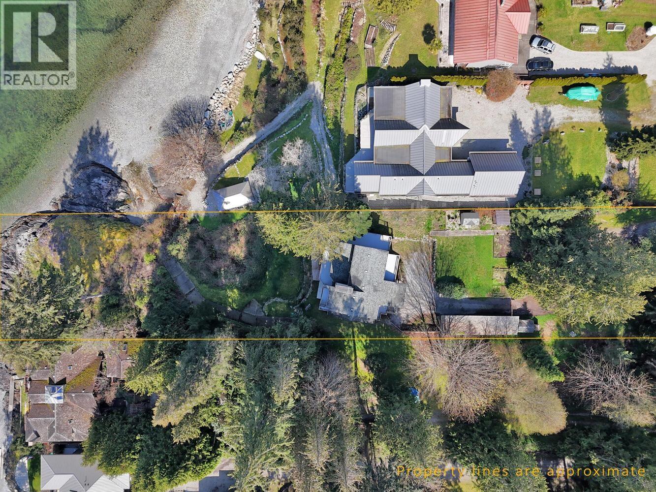 8429 REDROOFFS ROAD, Halfmoon Bay