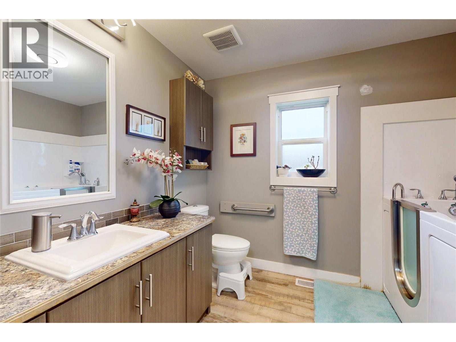 #69 8945 HWY 97N - 24