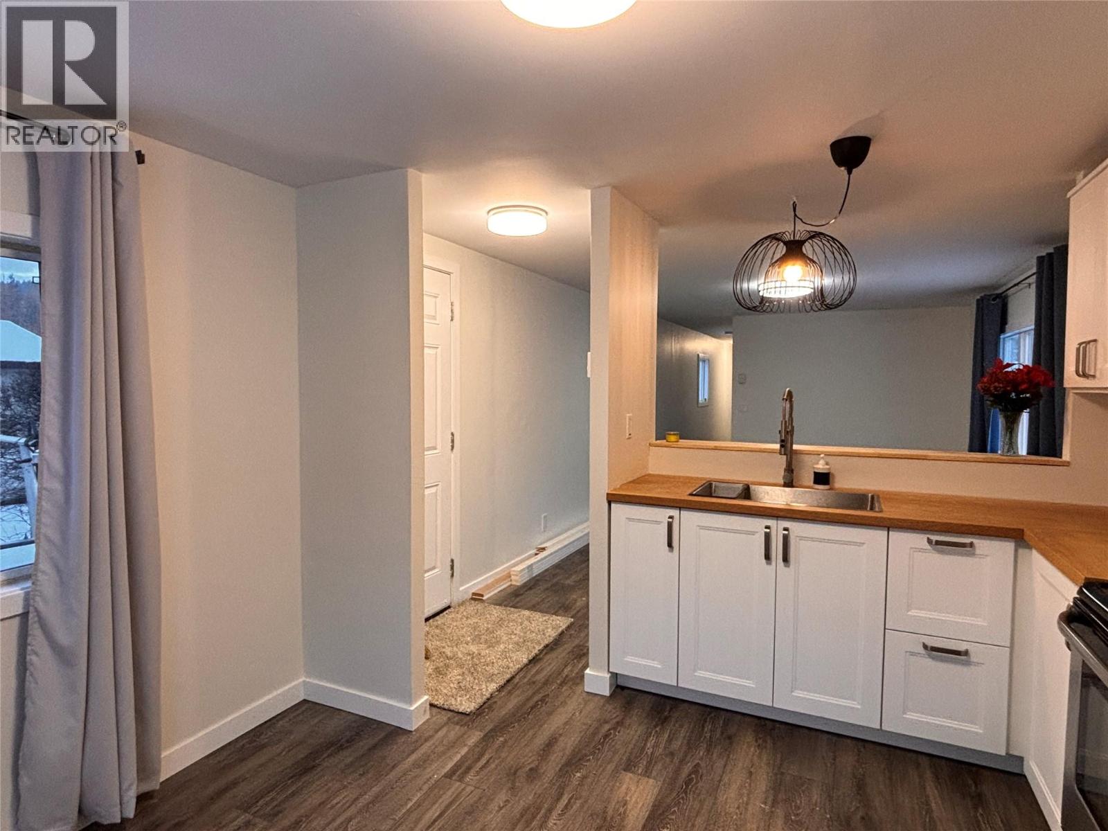 207 Foster Avenue - Photo 3 of 22, Clinton, British Columbia