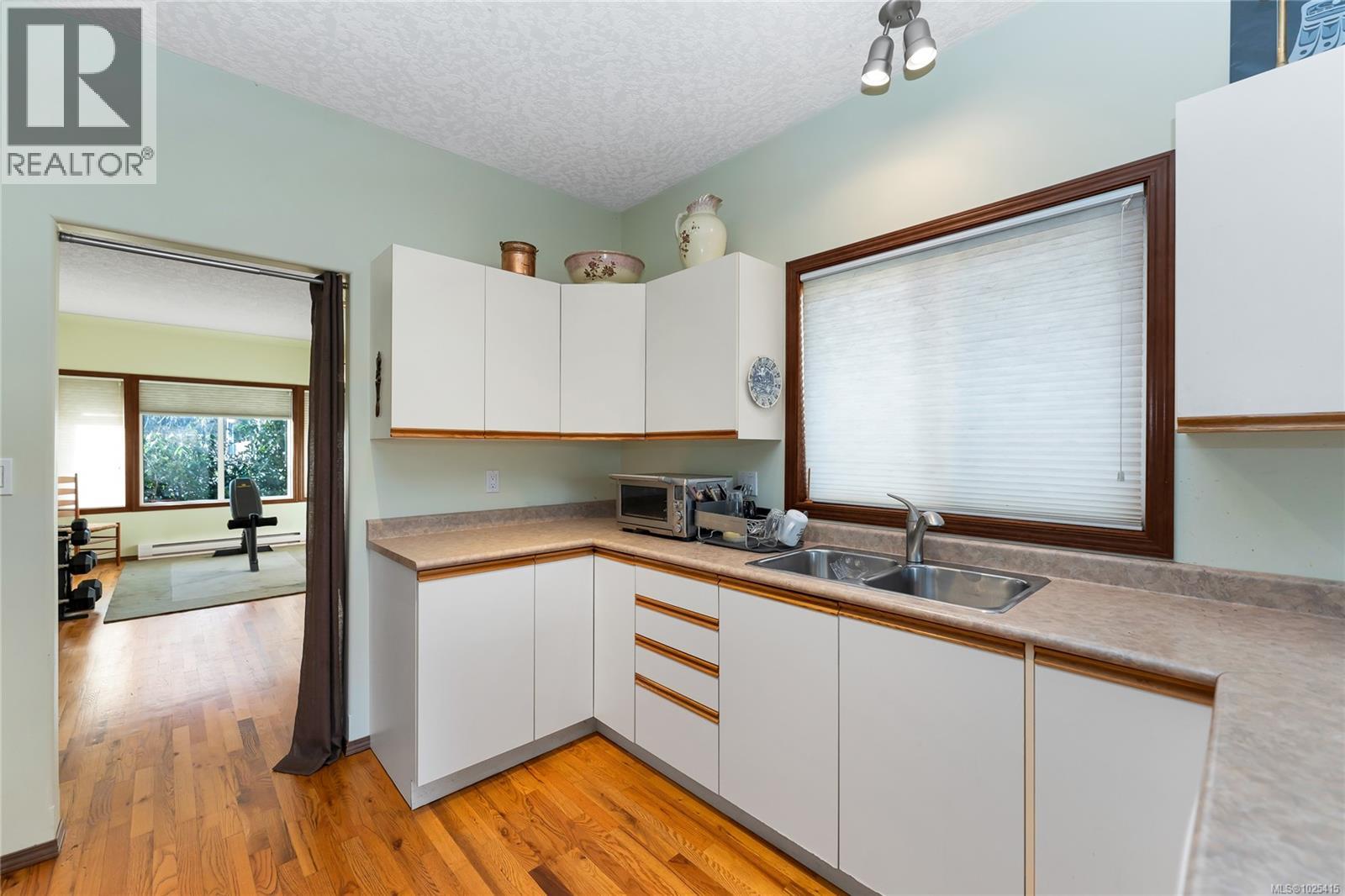 9679 Seventh St, Sidney