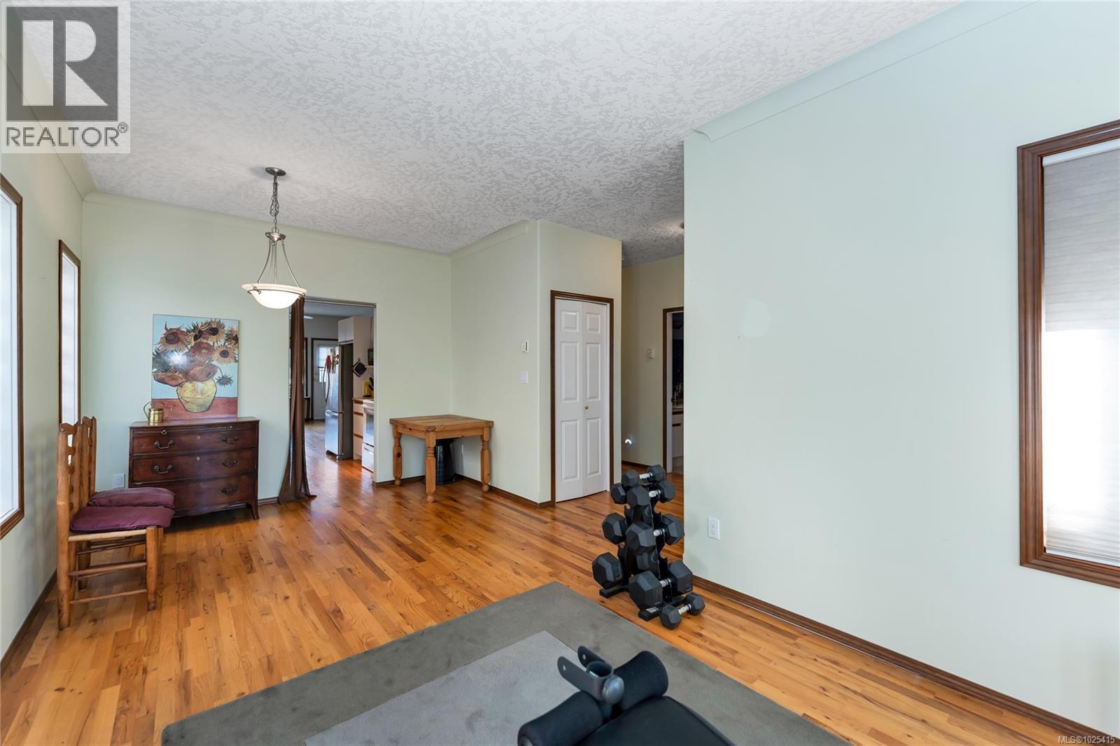 9679 Seventh St, Sidney