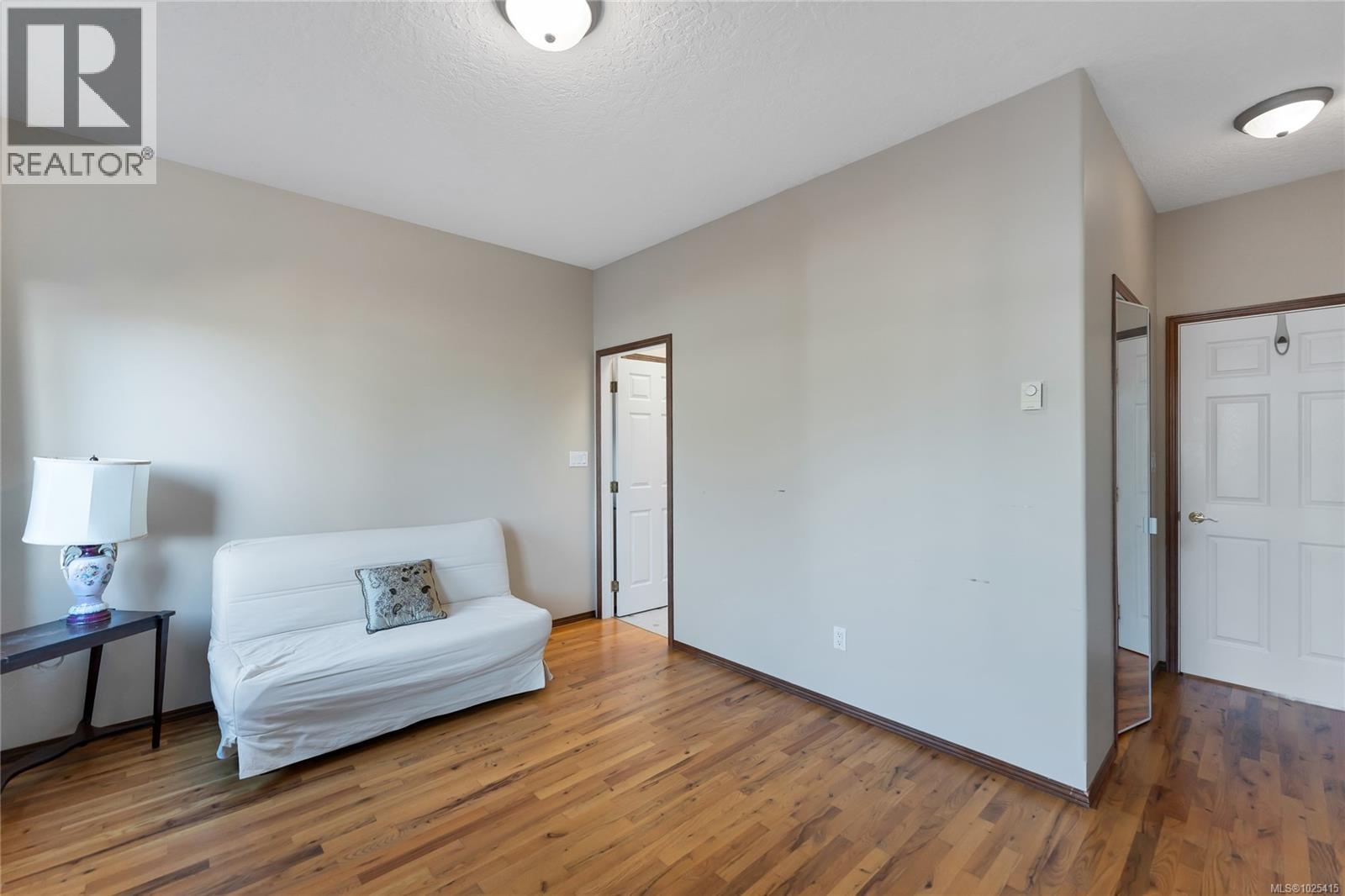 9679 Seventh St, Sidney