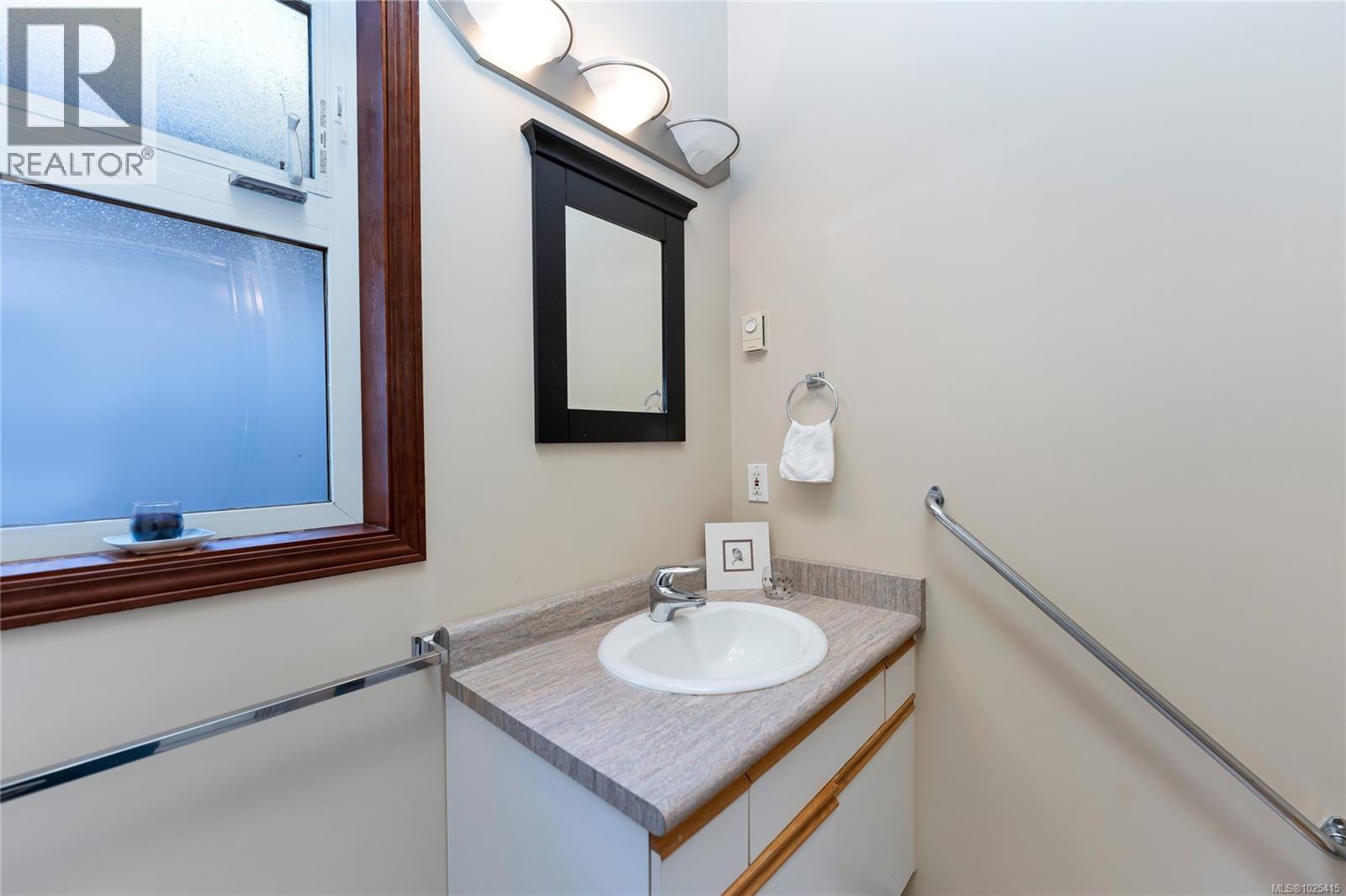 9679 Seventh St, Sidney