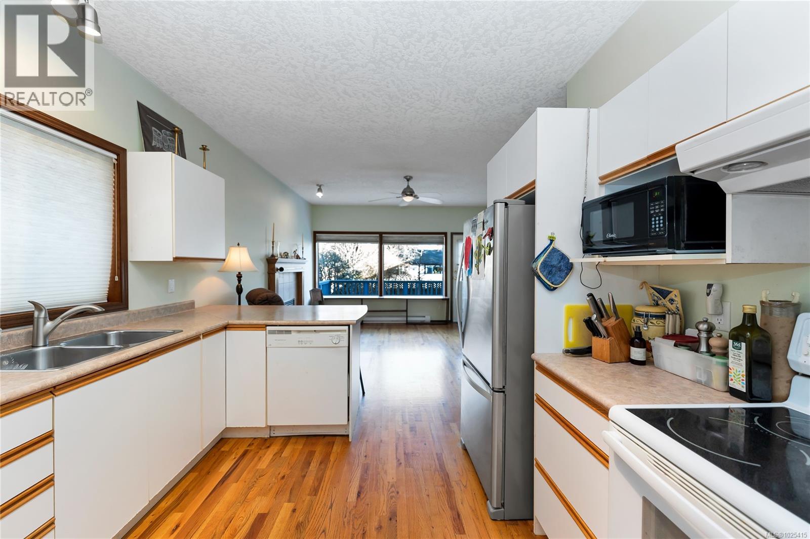 9679 Seventh St - Photo 5 of 38, Sidney, British Columbia