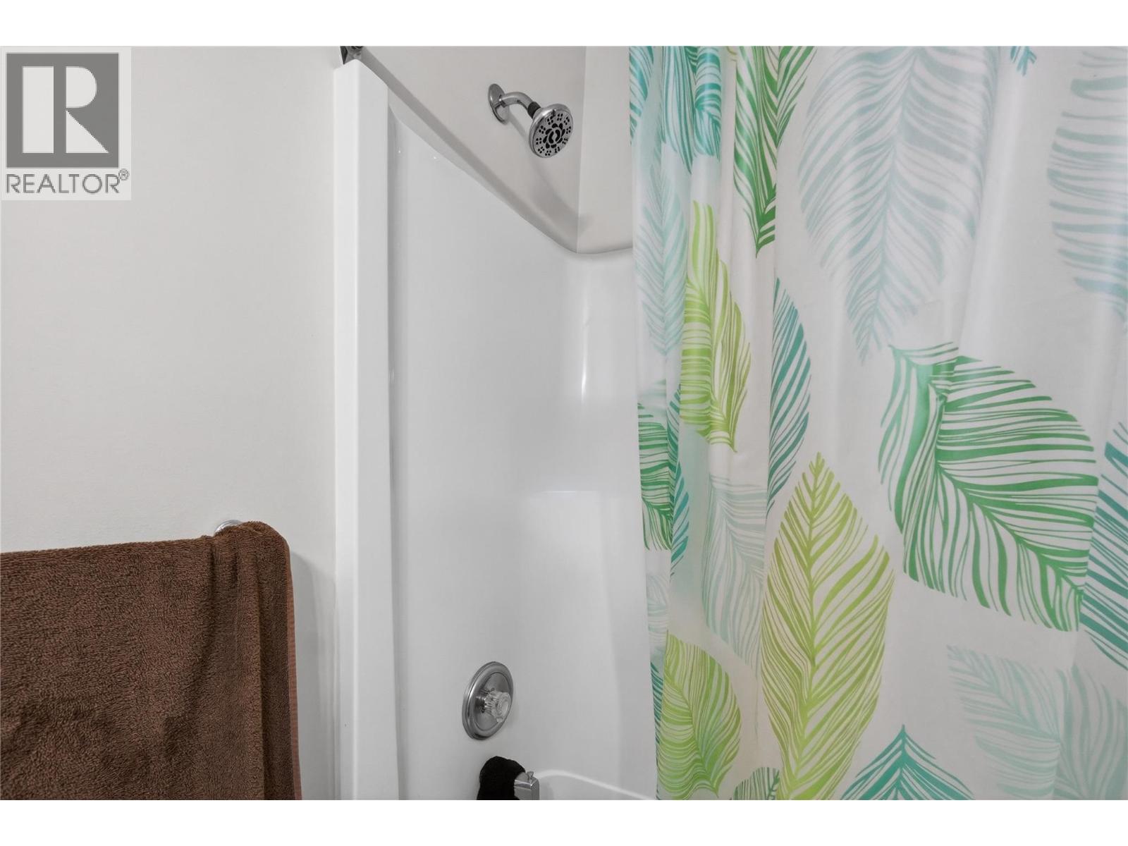 305 420 4 Avenue Southeast, Salmon Arm