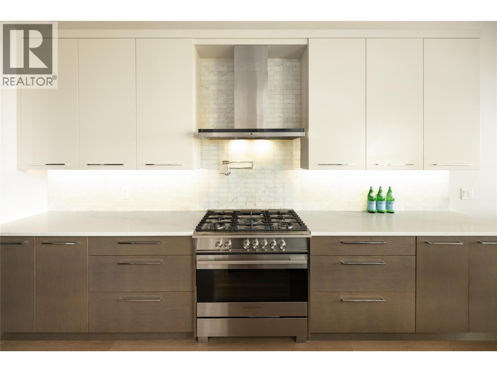 1130 Ledgeview Court, Kelowna