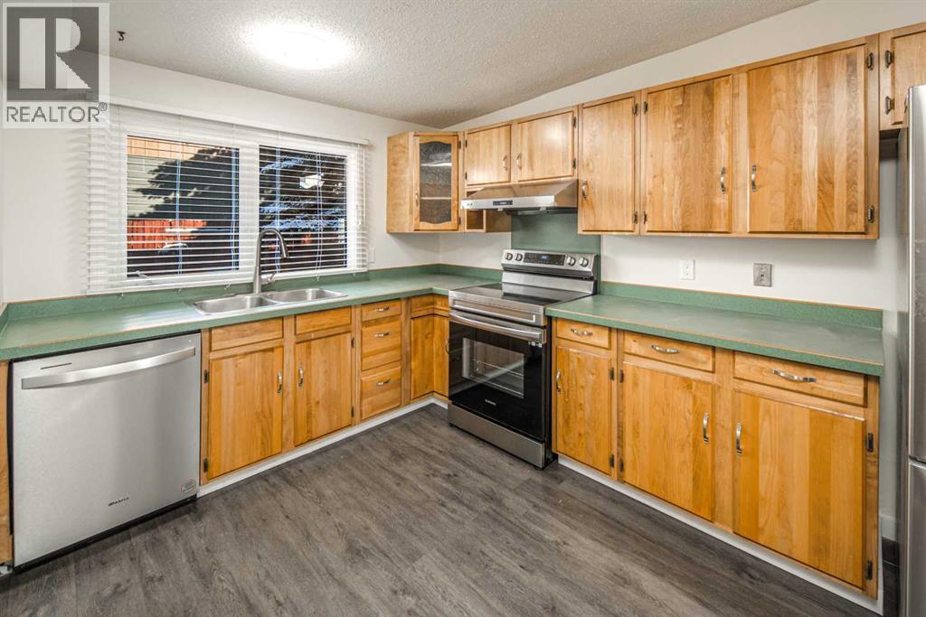 Single Family House Bungalow for Sale in  Vegas Road NW Varsity Calgary 