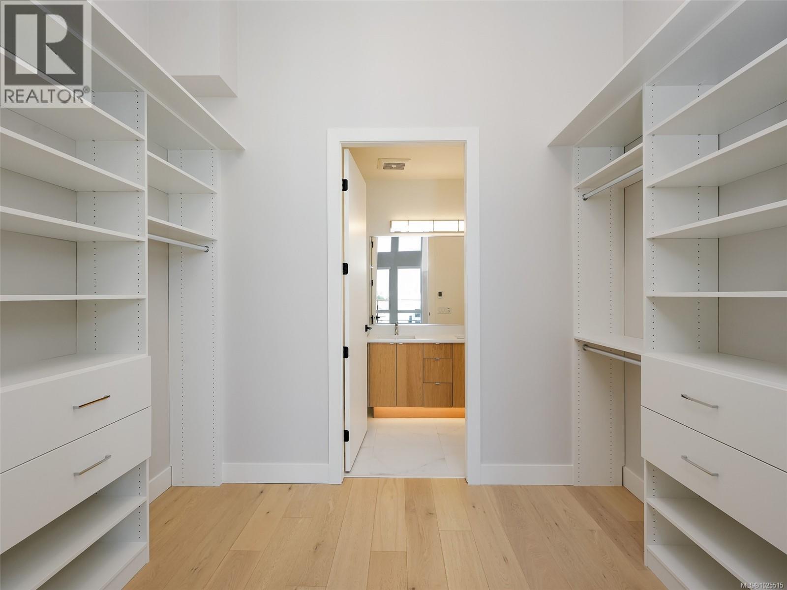 603 2461 Sidney Ave, Sidney