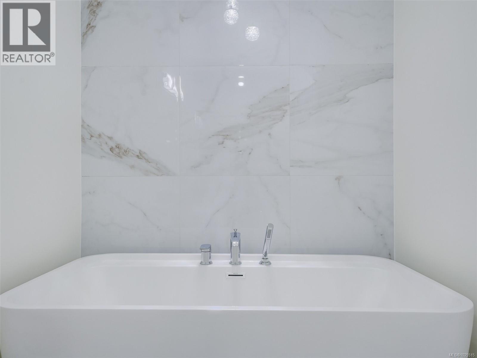 603 2461 Sidney Ave, Sidney