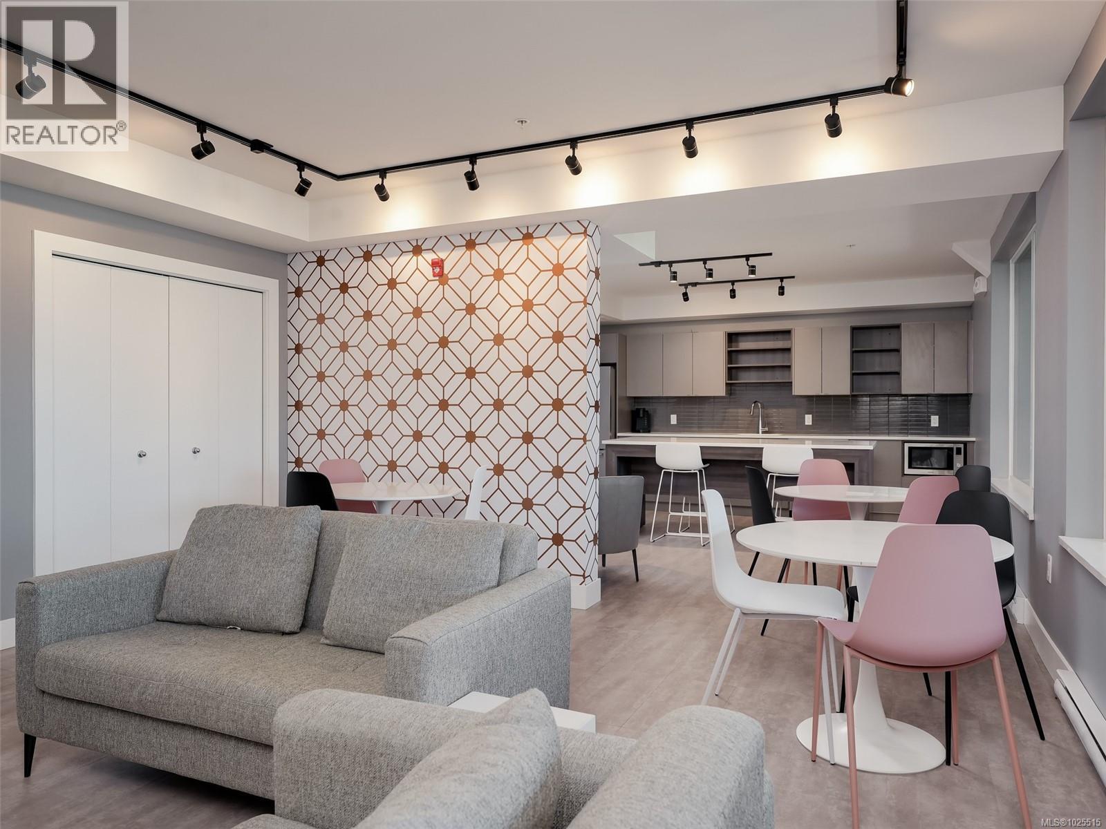 603 2461 Sidney Ave, Sidney