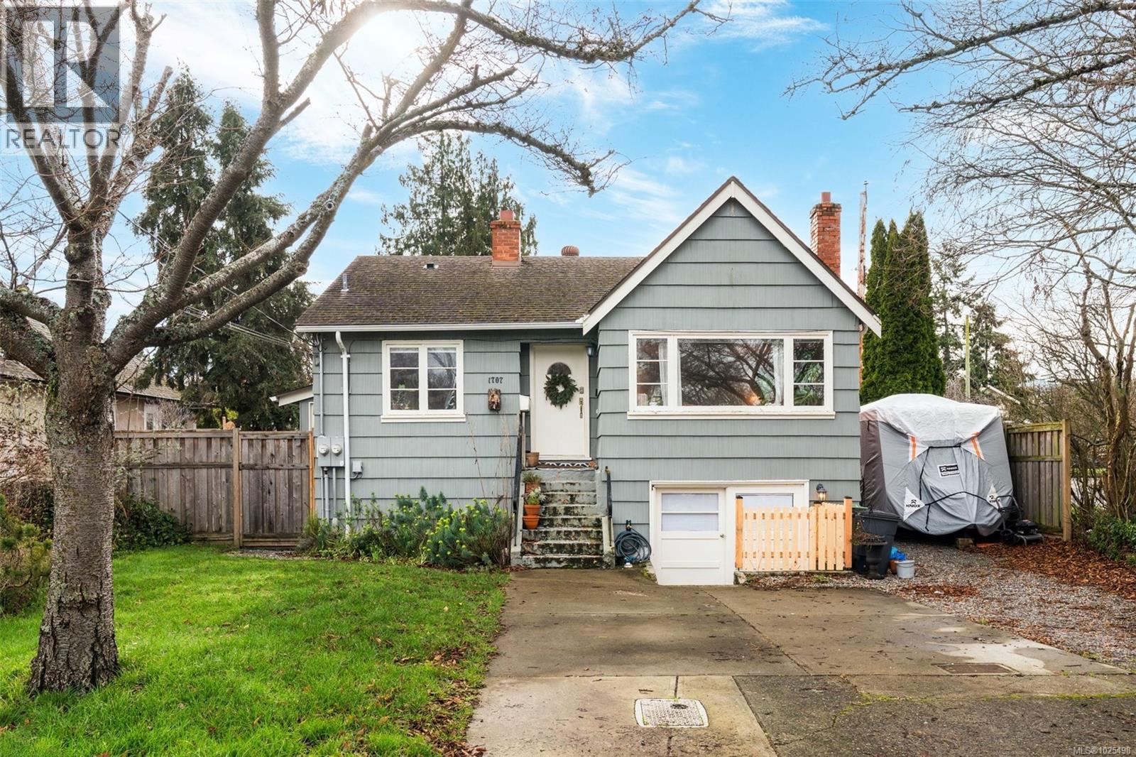  1707 Albert Avenue, Victoria