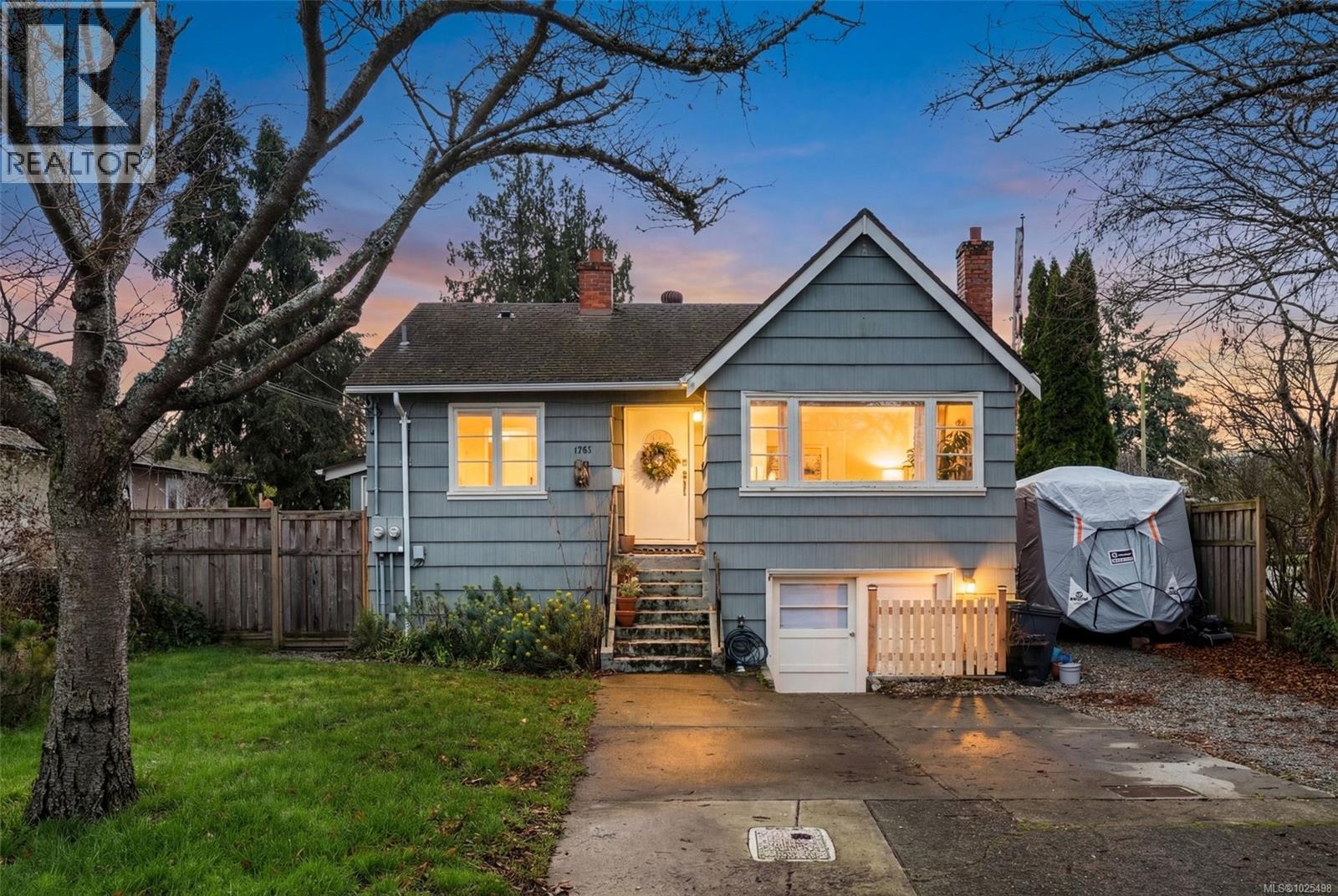  1707 Albert Avenue, Victoria