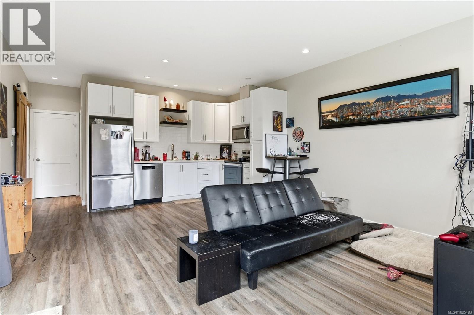  1707 Albert Avenue, Victoria