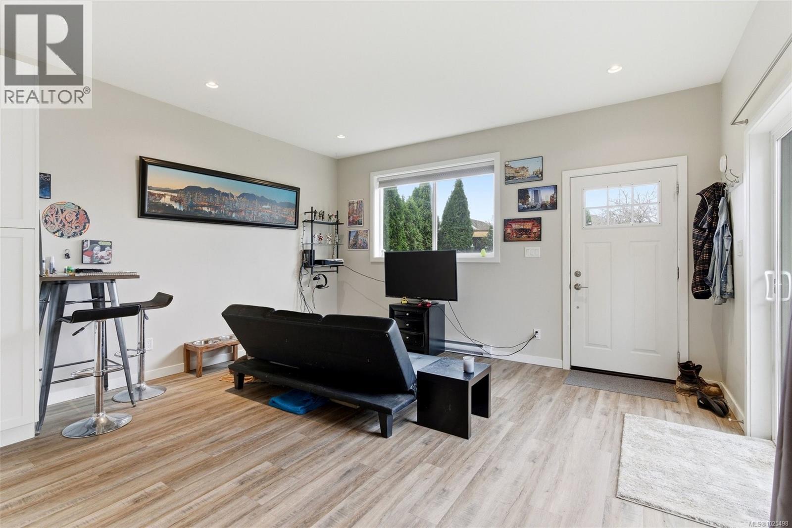  1707 Albert Avenue, Victoria