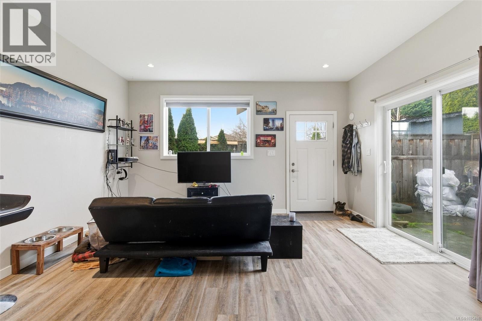  1707 Albert Avenue, Victoria