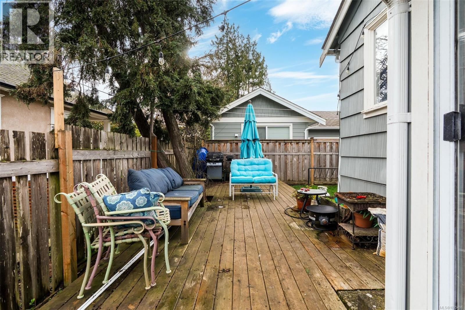  1707 Albert Avenue, Victoria