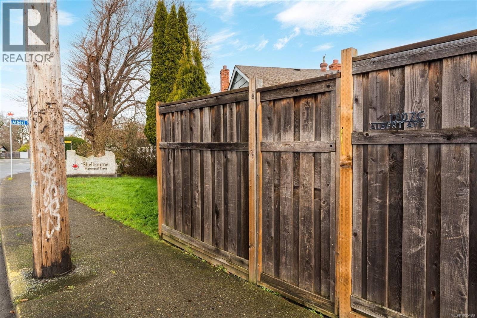  1707 Albert Avenue, Victoria