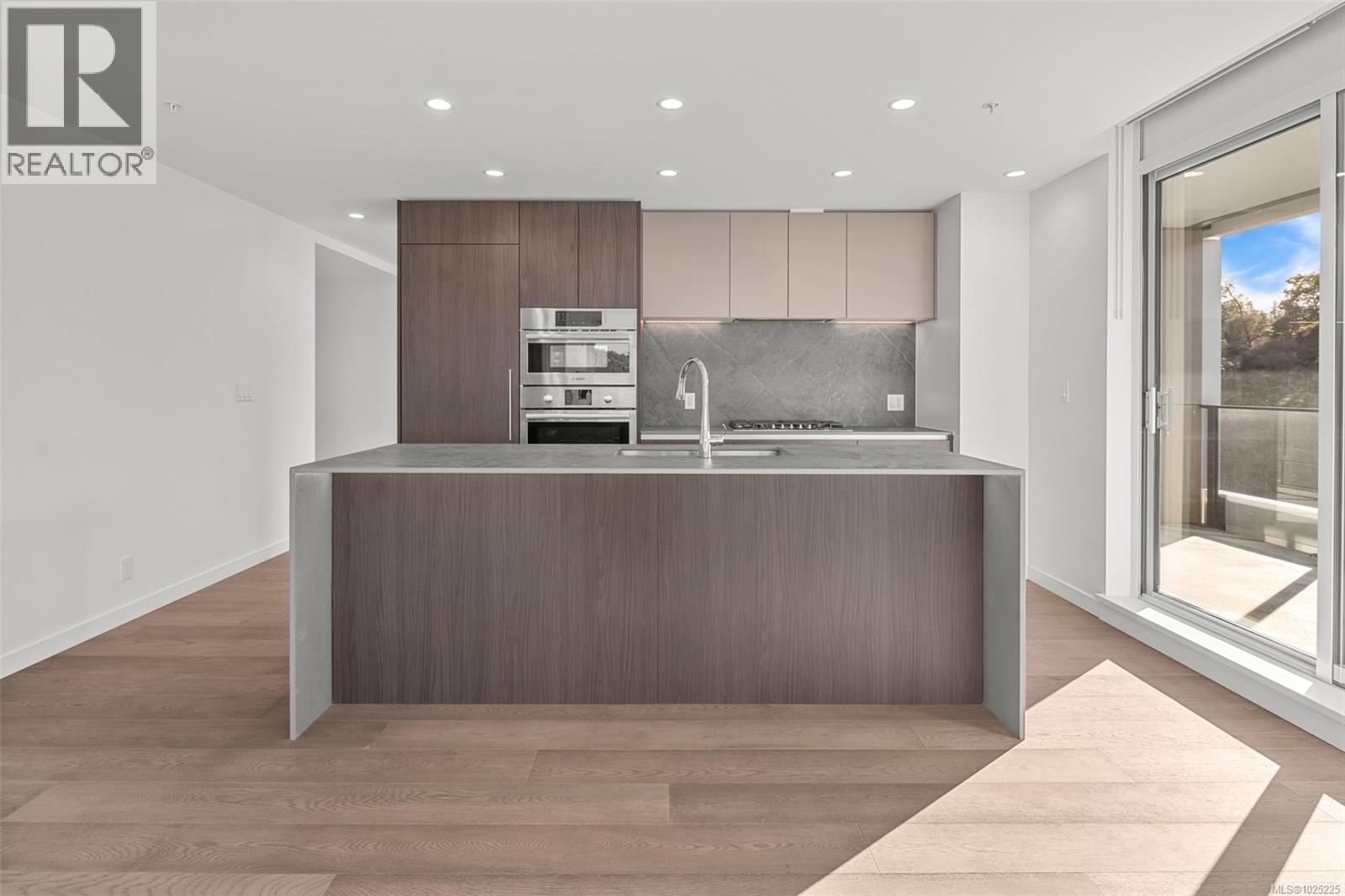 1118 2000 Hannington Road, Langford