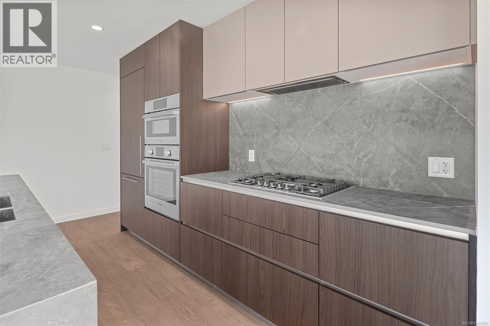 1118 2000 Hannington Road, Langford