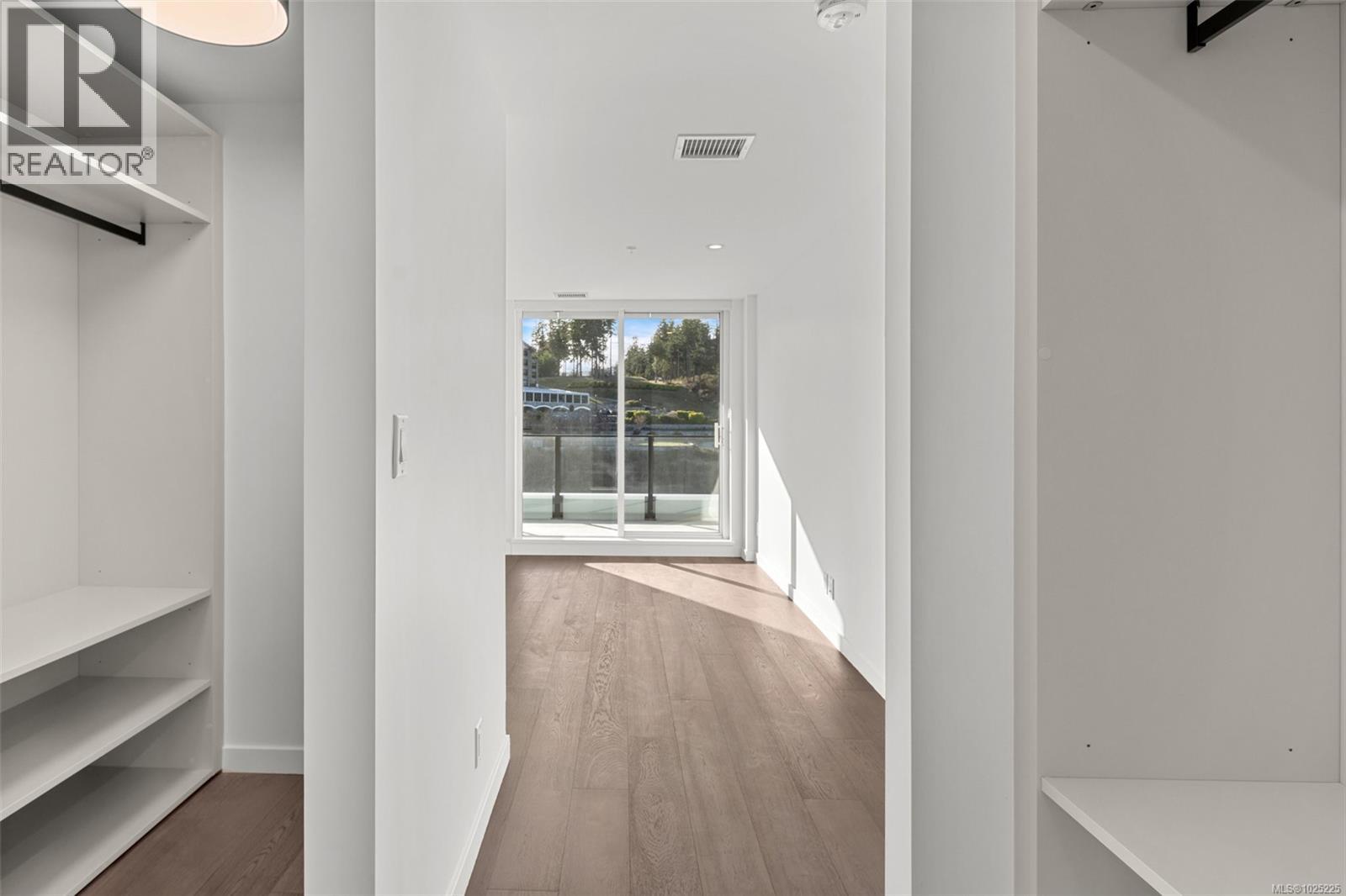 1118 2000 Hannington Road, Langford