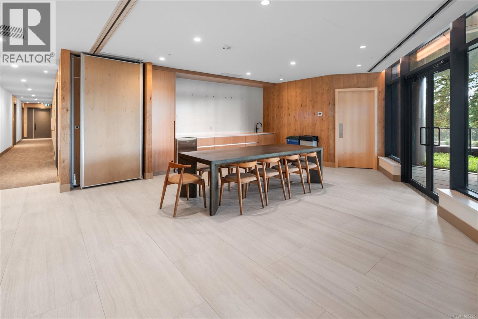 1118 2000 Hannington Road, Langford