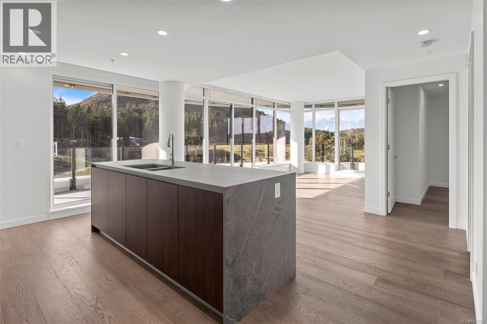 1118 2000 Hannington Road, Langford