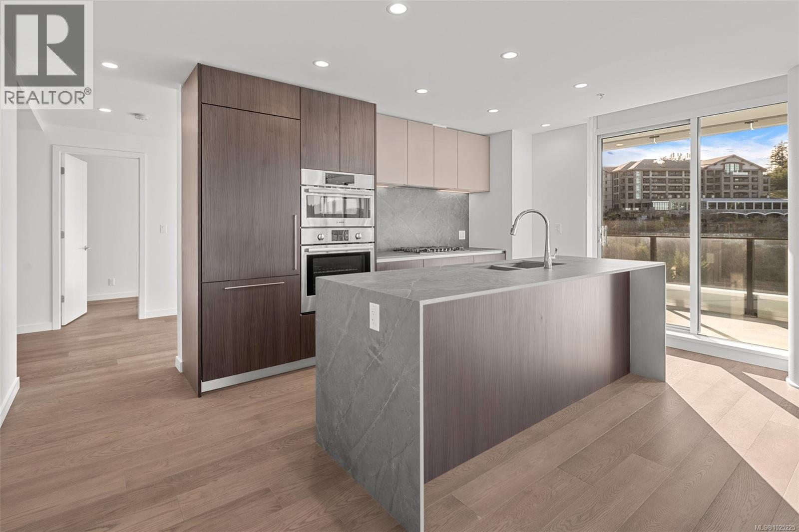 1118 2000 Hannington Road, Langford