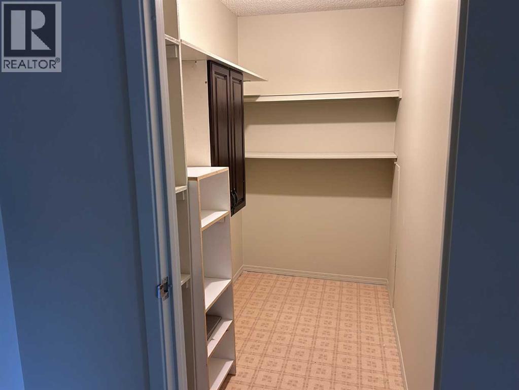 Single Family House for Sale in    Avenue SW Windsor Park Calgary 