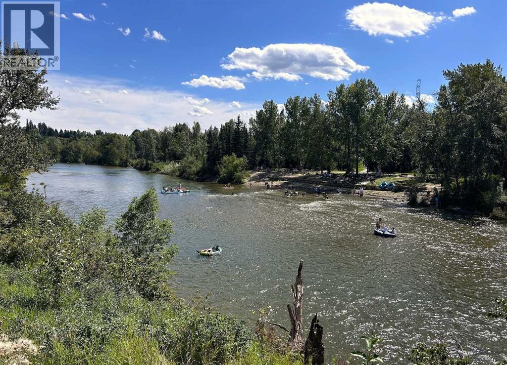 Single Family House for Sale in    Avenue SW Windsor Park Calgary 