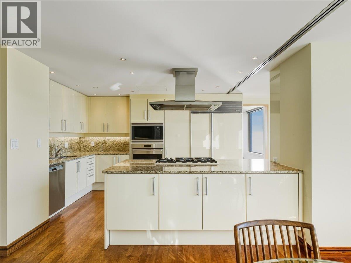 10 2250 BELLEVUE AVENUE, West Vancouver