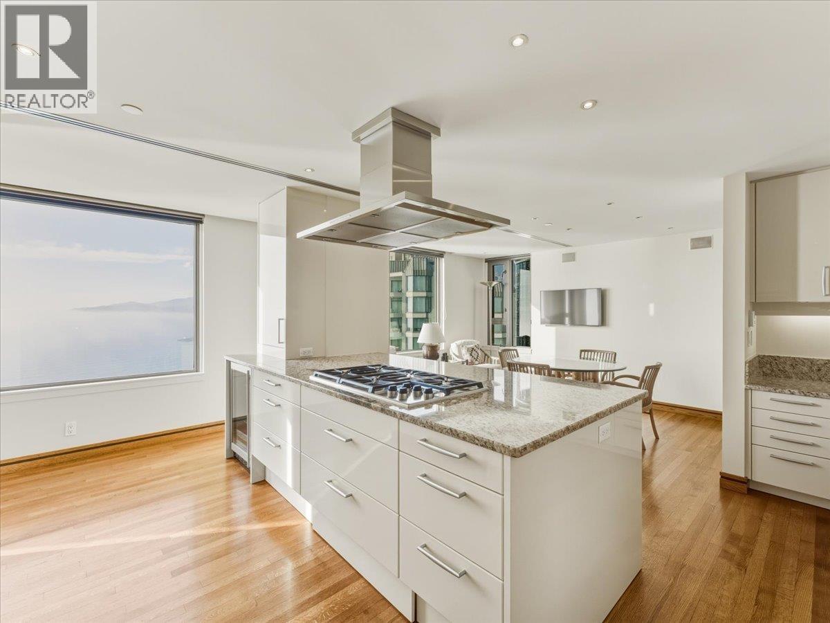 10 2250 BELLEVUE AVENUE, West Vancouver