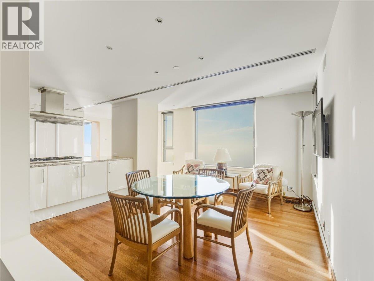 10 2250 BELLEVUE AVENUE, West Vancouver