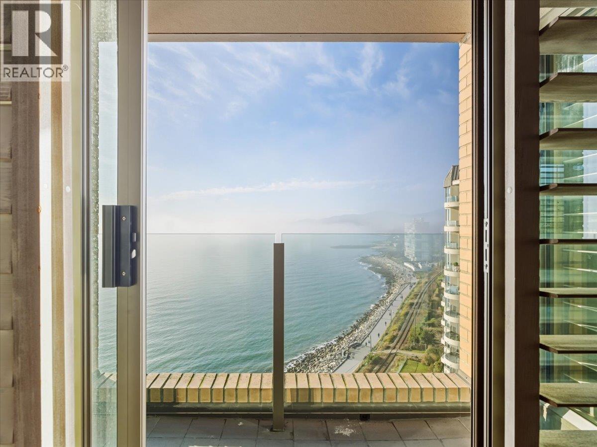 10 2250 BELLEVUE AVENUE, West Vancouver