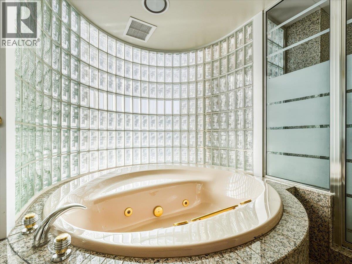 10 2250 BELLEVUE AVENUE, West Vancouver