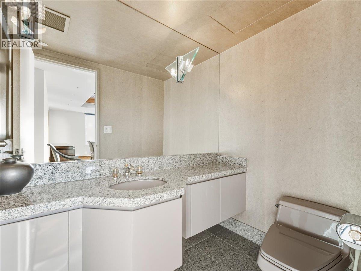 10 2250 BELLEVUE AVENUE, West Vancouver