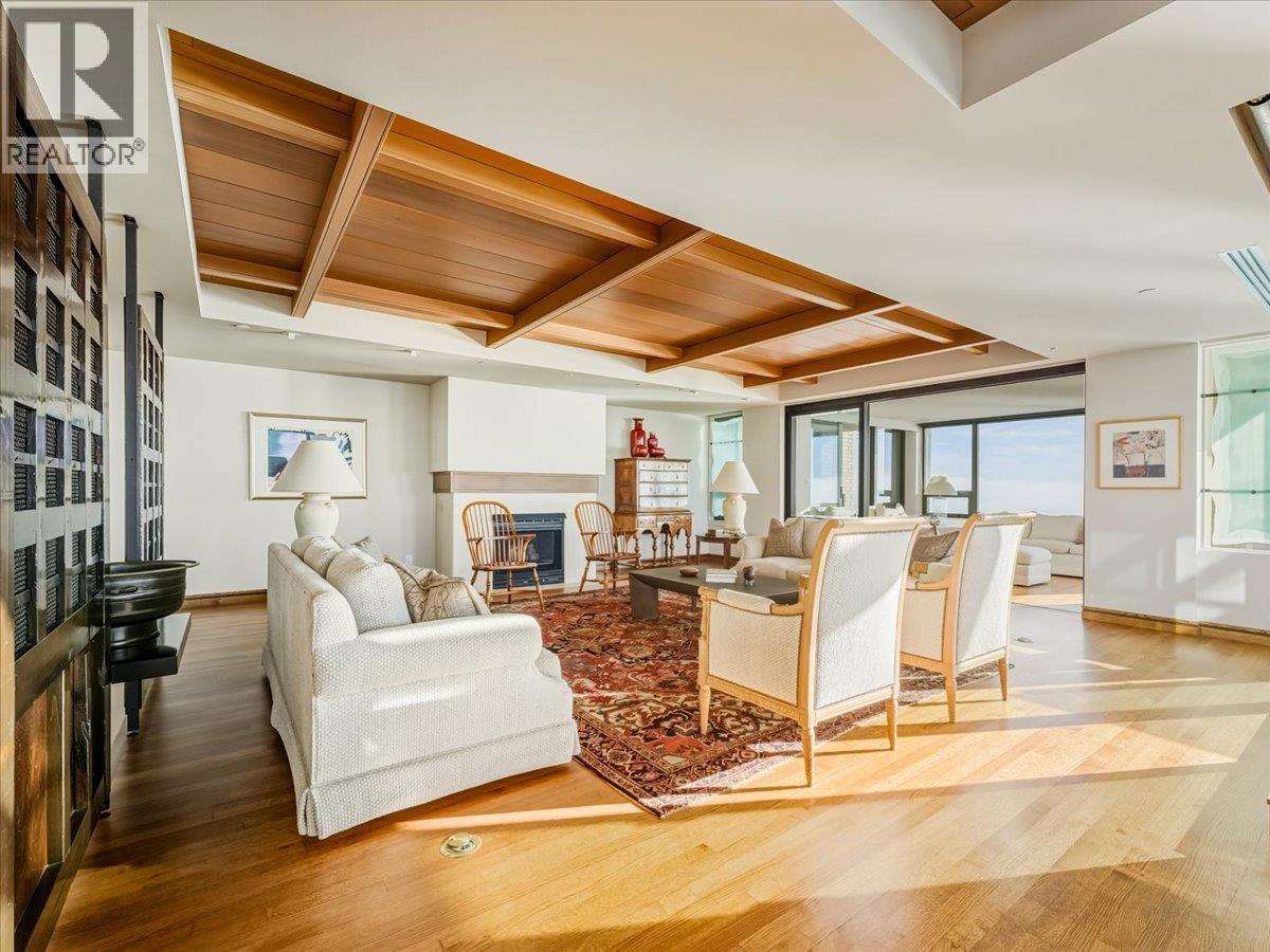 10 2250 BELLEVUE AVENUE, West Vancouver