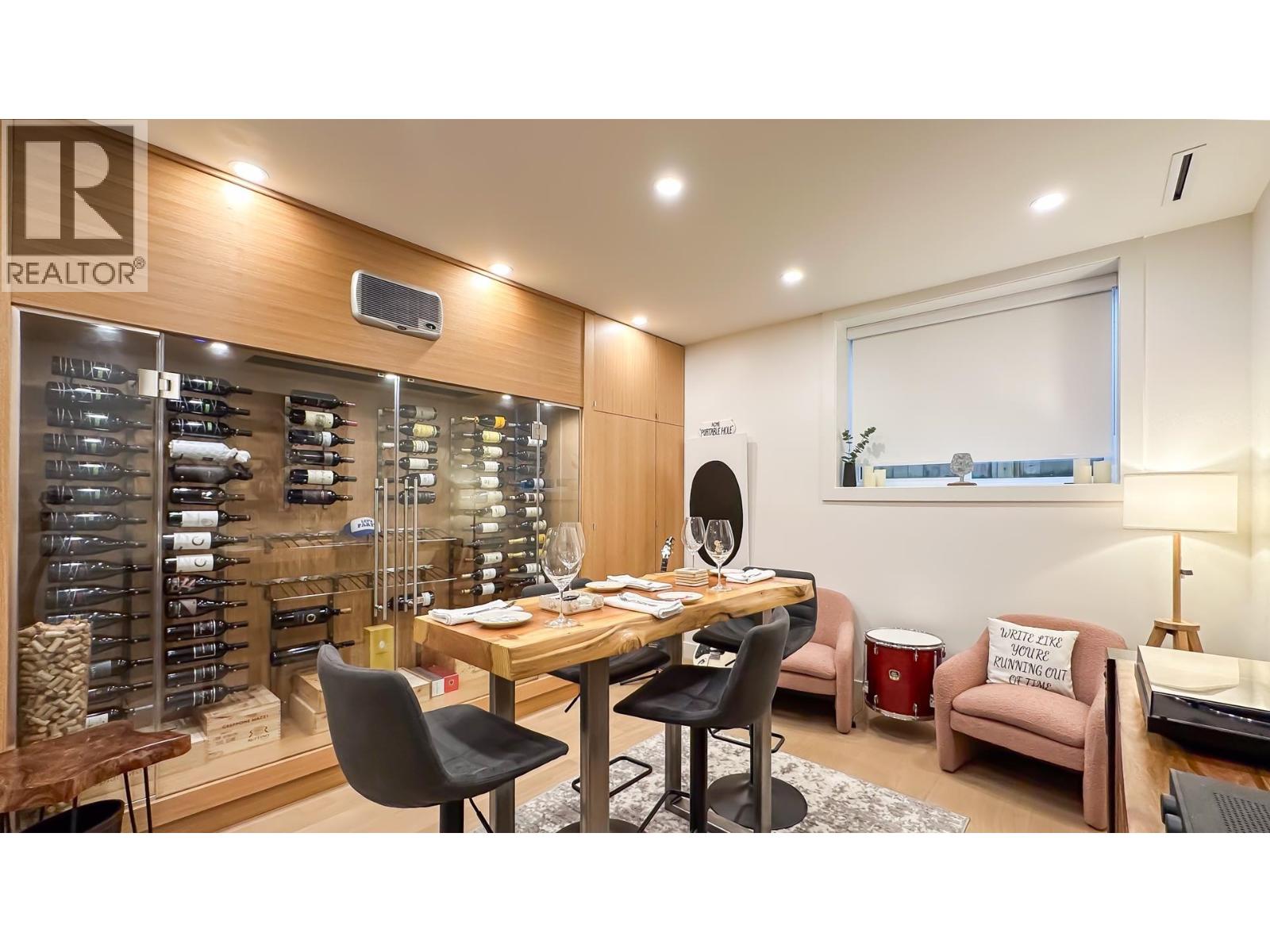 338 E 5TH STREET, North Vancouver