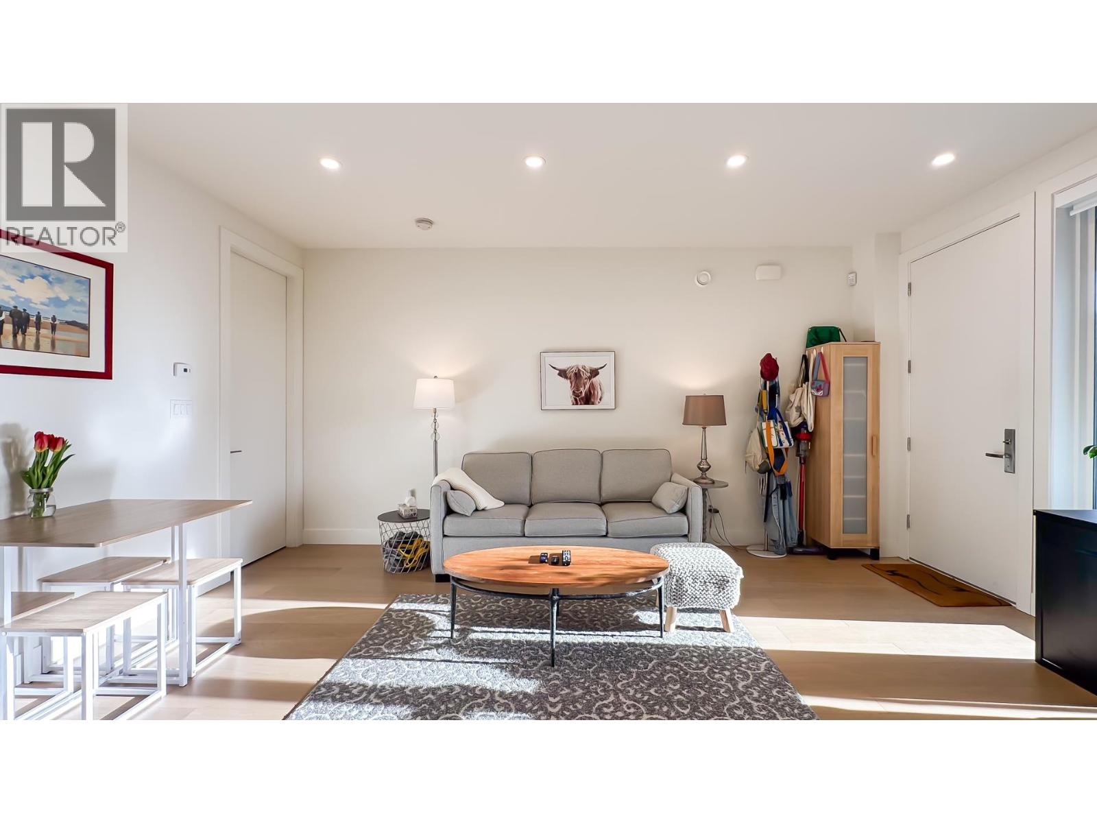 338 E 5TH STREET, North Vancouver