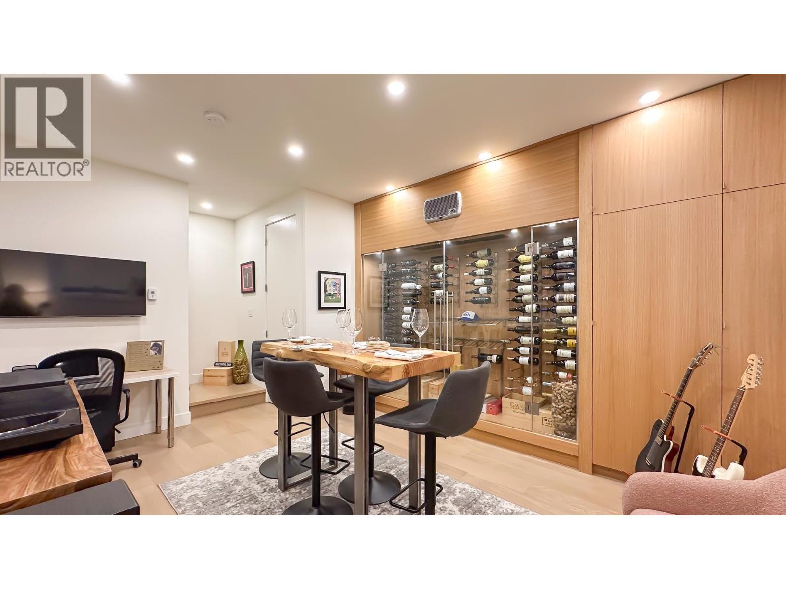 338 E 5TH STREET, North Vancouver