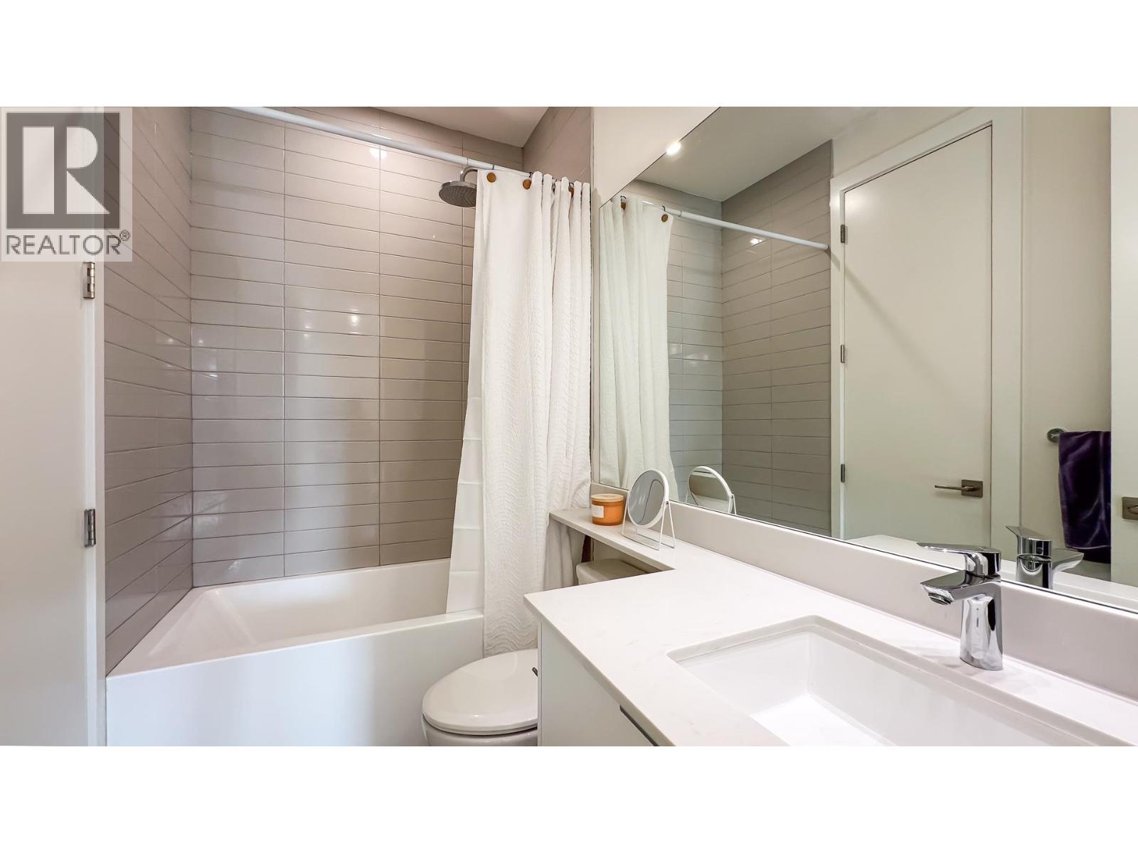 338 E 5TH STREET, North Vancouver