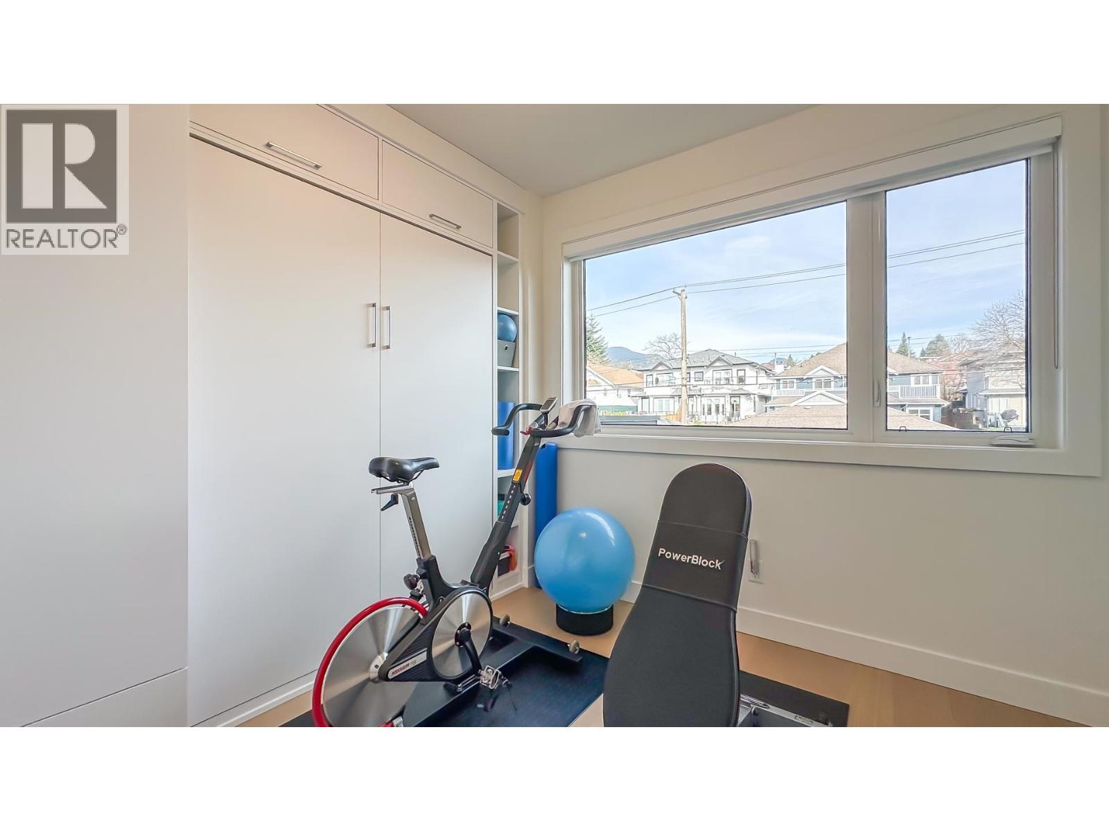 338 E 5TH STREET, North Vancouver