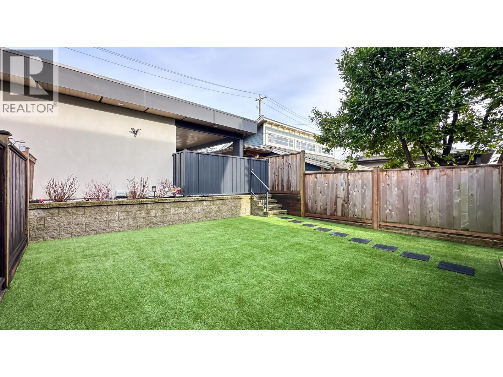 338 E 5TH STREET, North Vancouver