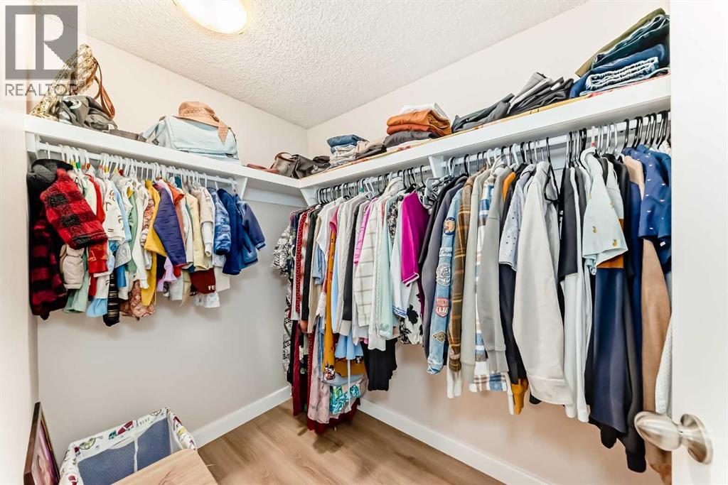 Single Family House for Sale in  Pineset Place NE Pineridge Calgary 