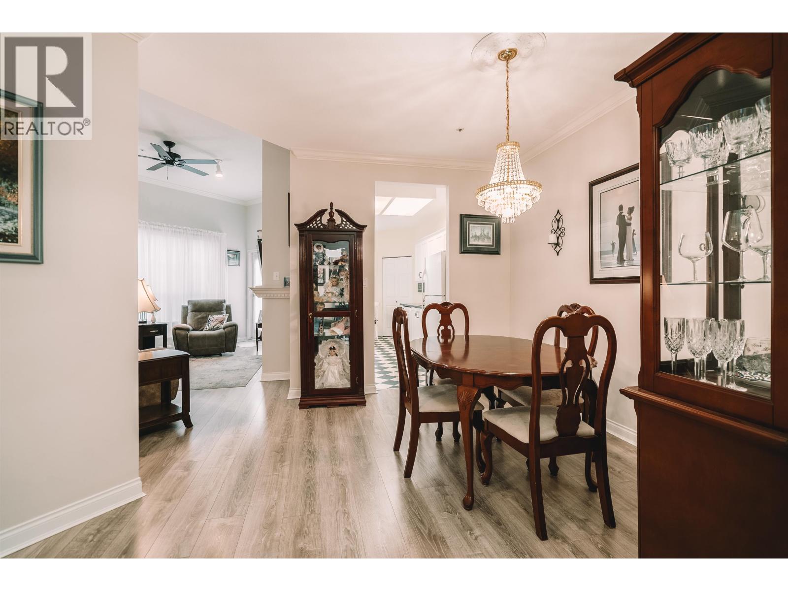 402 2995 PRINCESS CRESCENT