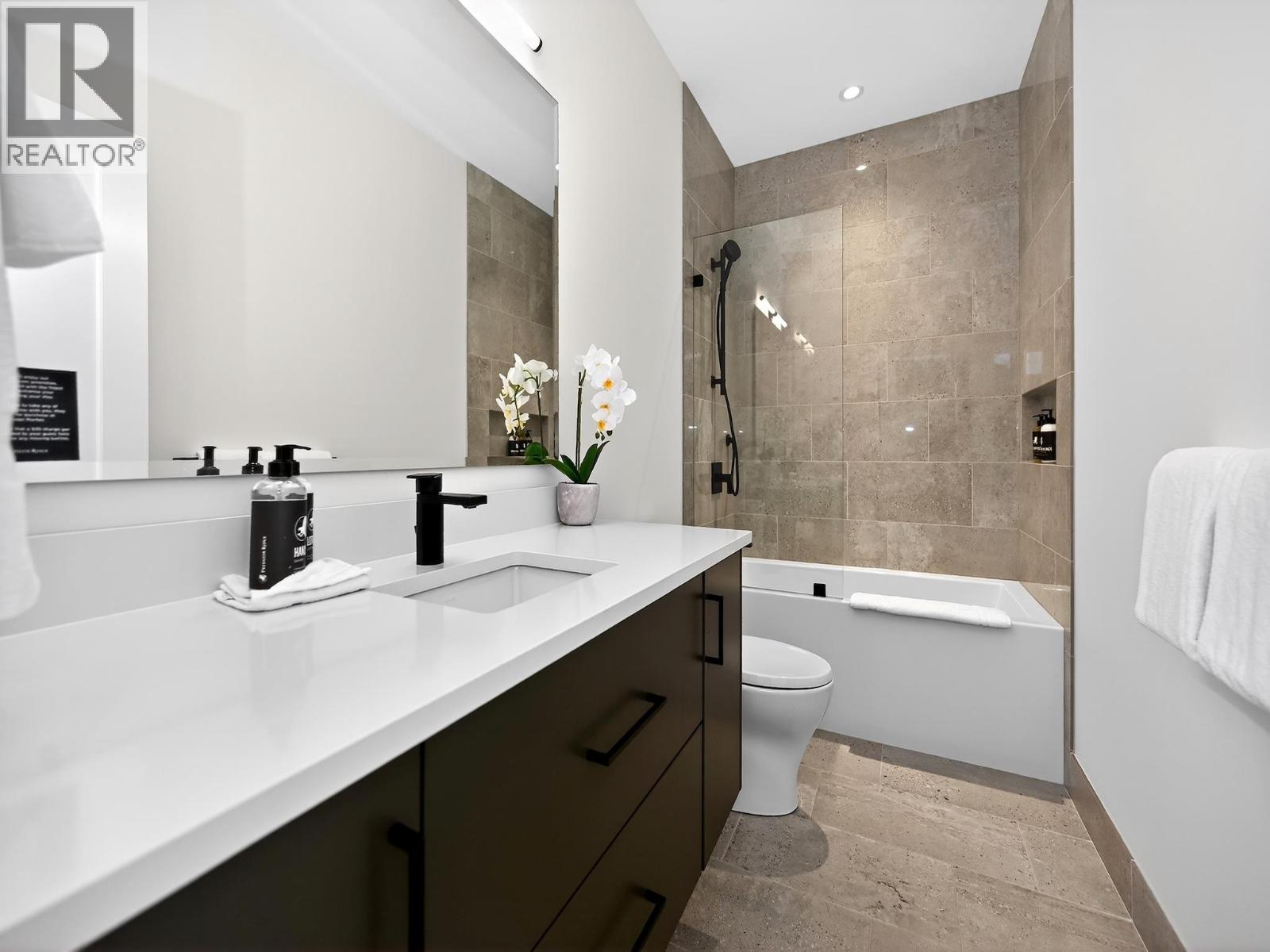 24 105 Predator Ridge Drive, Vernon