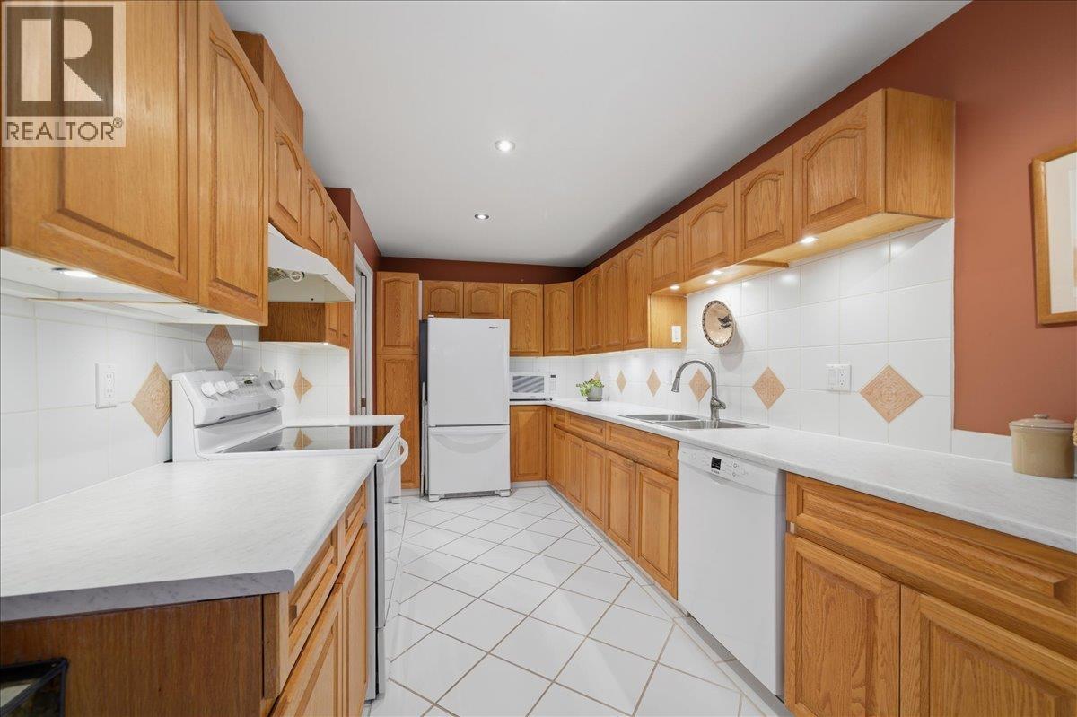 63 181 RAVINE DRIVE, Port Moody