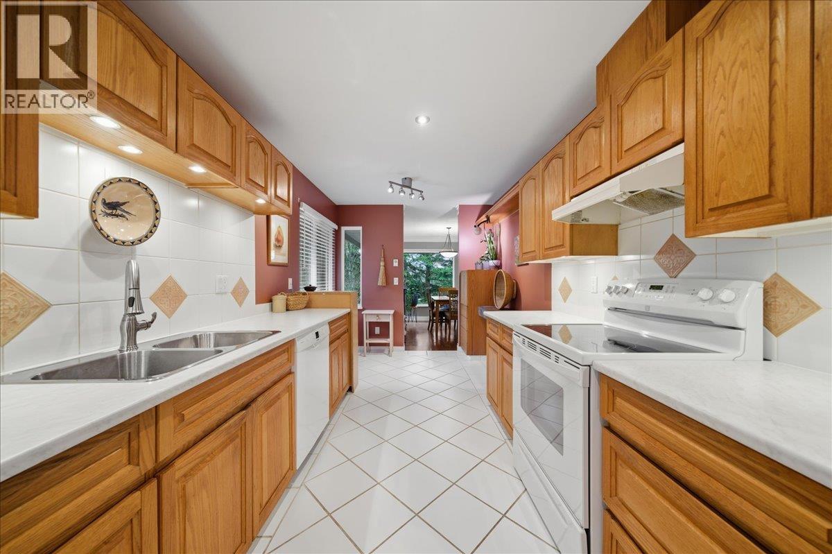 63 181 RAVINE DRIVE, Port Moody