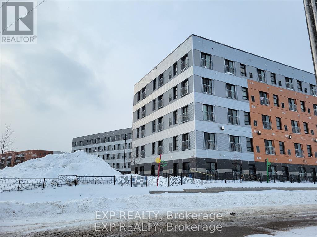 75 Barrie Unit 112 photo 4